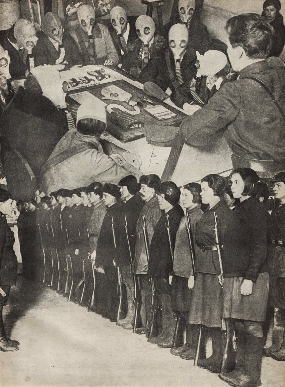 Osoaviakhim。插图来自苏联建立社会主义，1933年。 作者 埃利泽马科维奇利西茨基