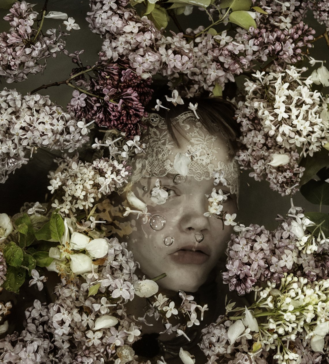 樱花之子》，2015 年（丝网版画） 作者 埃琳莱蒂西亚·霍加博