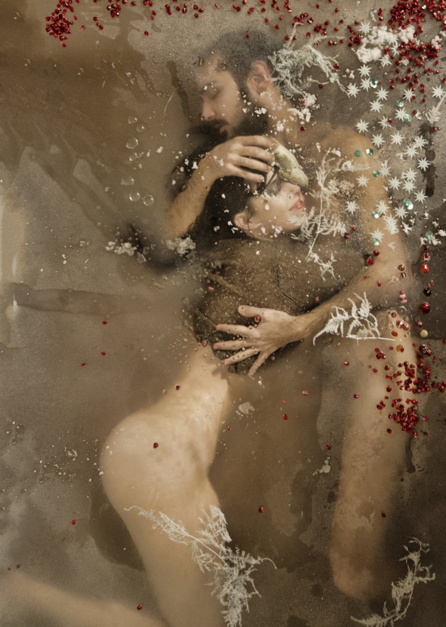 Eira  Lukas in light water, biege, 2016 (print screen) 作者 埃琳莱蒂西亚·霍加博