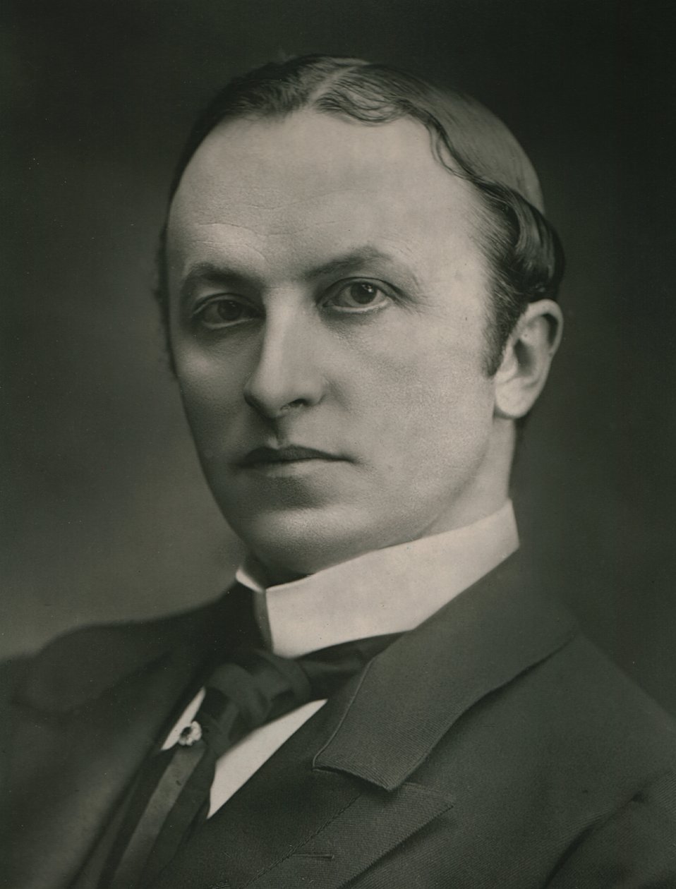 凯德斯顿（Kedleston）尊贵的寇松勋爵（Lord Curzon），大约1890年代。 作者 埃利奥特和弗莱