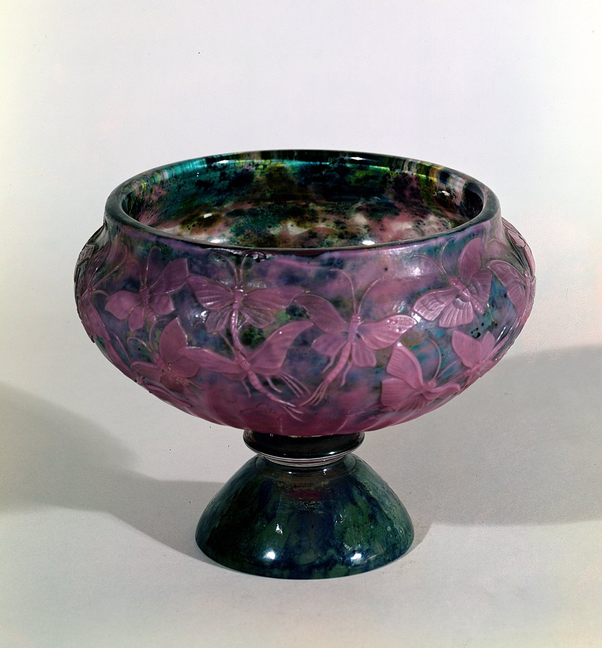 杯装饰的wuth蝴蝶和有翼的昆虫，南希，1889年（玻璃） 作者 埃米尔·加勒（Emile Galle）
