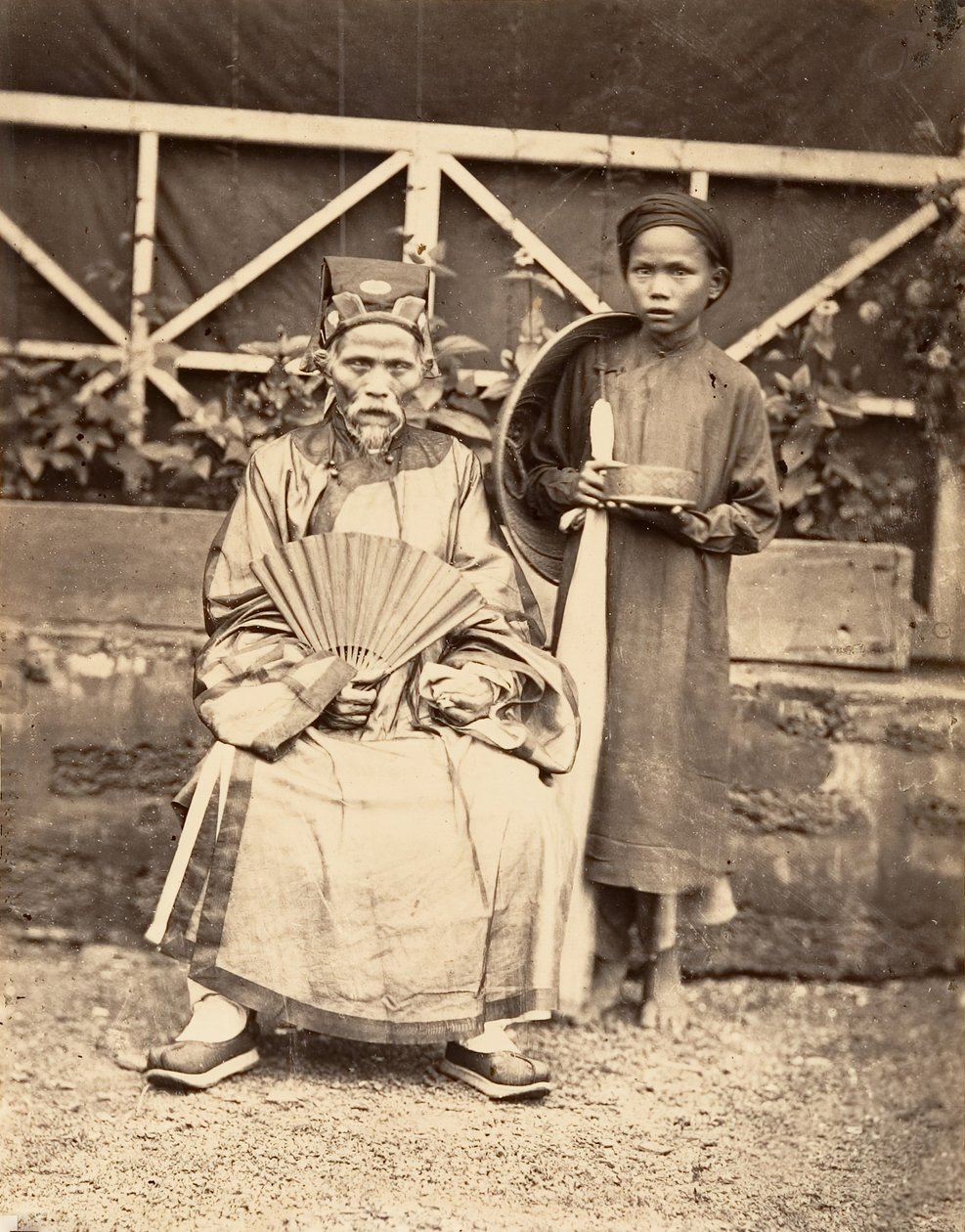 穿着官方服装的村长，科钦纳州，1866年。 作者 埃米尔·格塞尔（Emile Gsell）