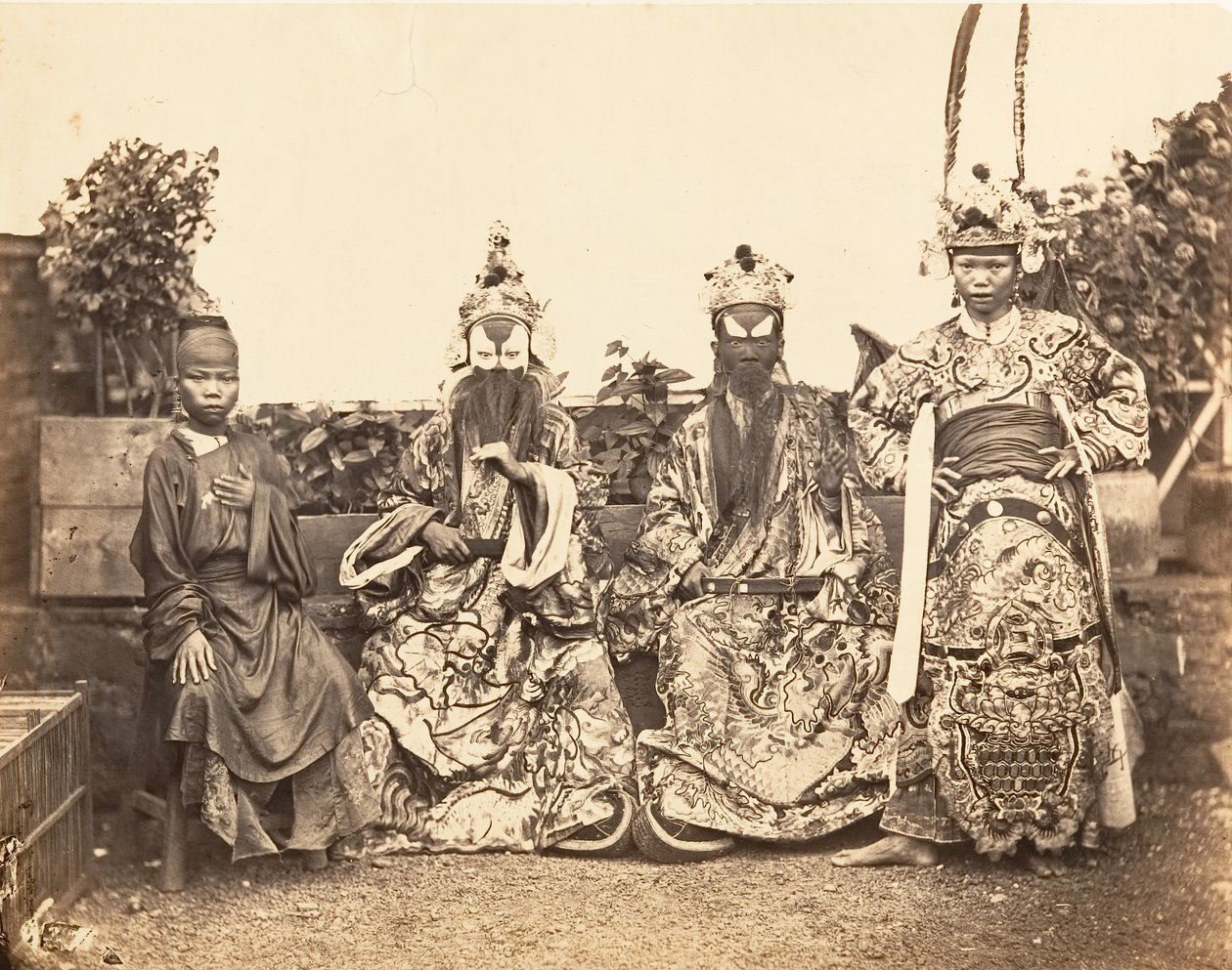 剧院的服装，西贡，科钦纳州，1866年。 作者 埃米尔·格塞尔（Emile Gsell）