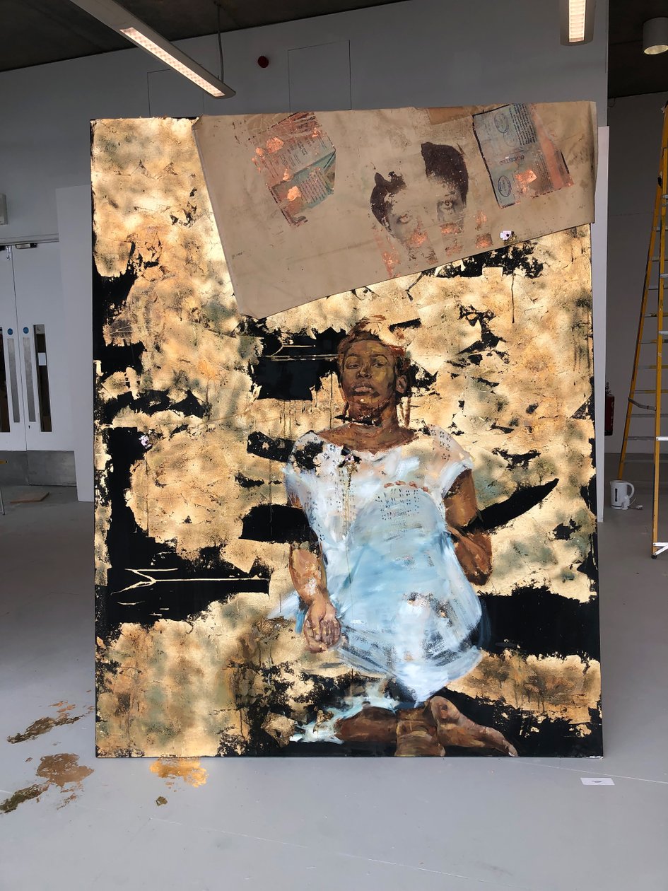 The Vulnerable Disposition. 2019, Oil, acrylic, fabric, print and imitation gold leaf on canvas 作者 艾玛·普伦佩（Emma Prempeh）