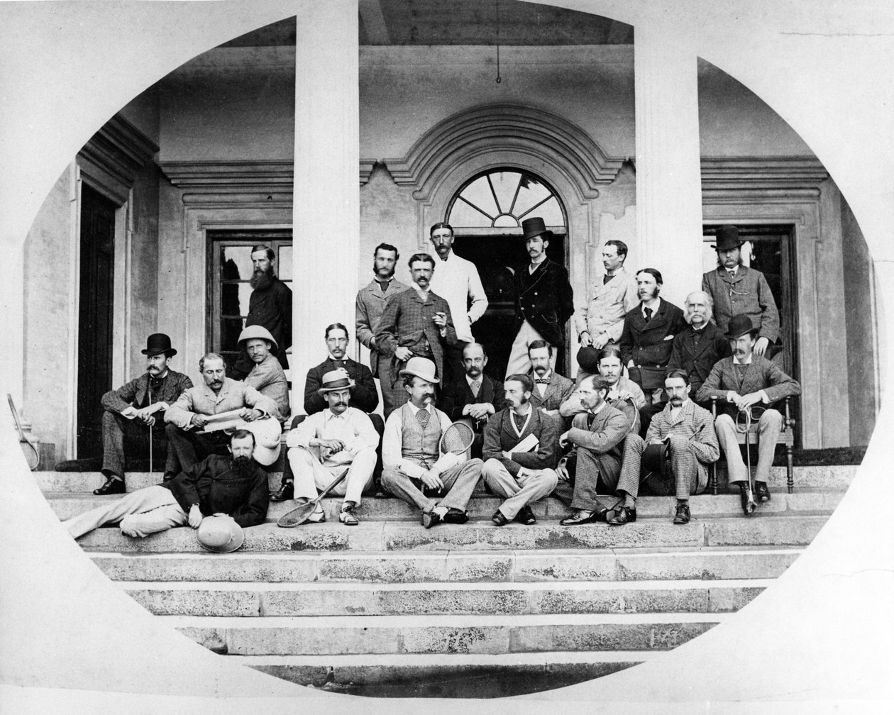 一群英国陆军军官，1870年代 作者 英国摄影师