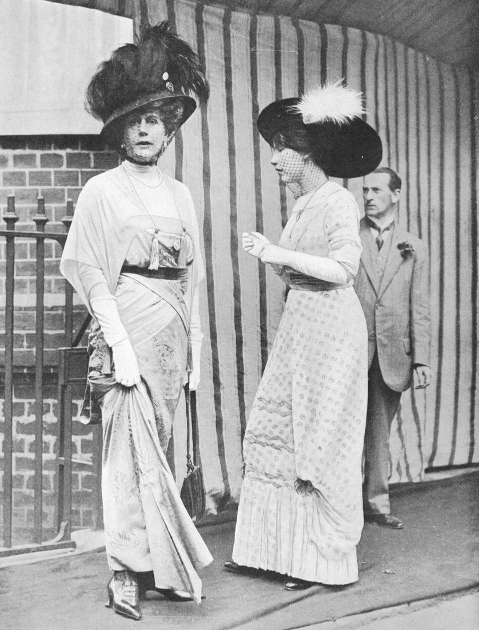 Alice Keppel和她的女儿Violet Trefusius，1912年 作者 英国摄影师
