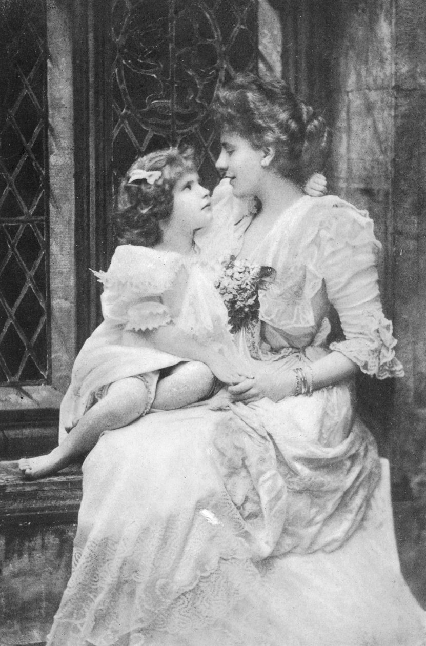 爱丽丝·凯佩尔和她的女儿维奥莱特·特雷福修斯，1905年 作者 英国摄影师