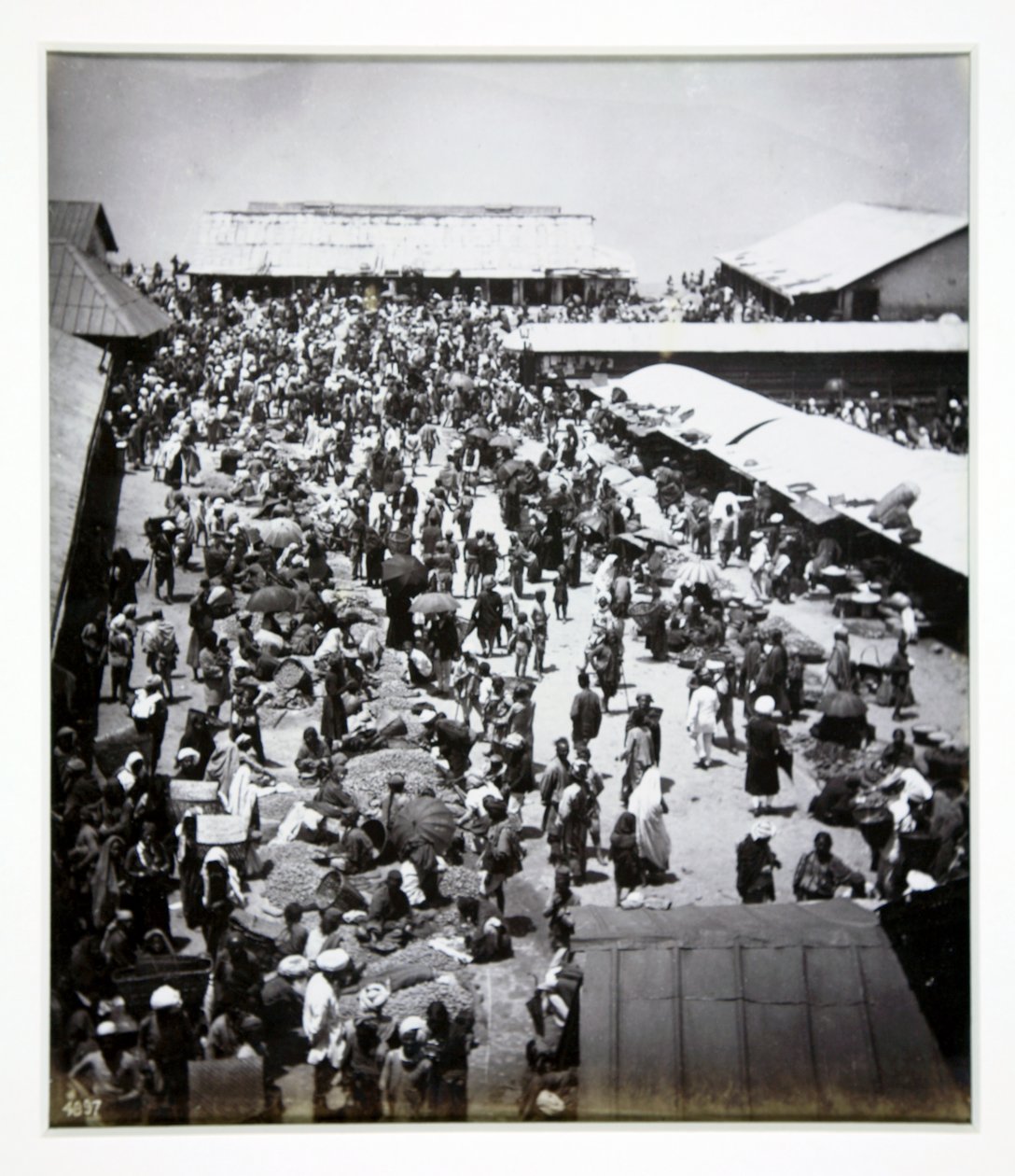 Bazaar，Darjeeling，照片归功于Bourne und Shepherd，1880年 作者 英国摄影师