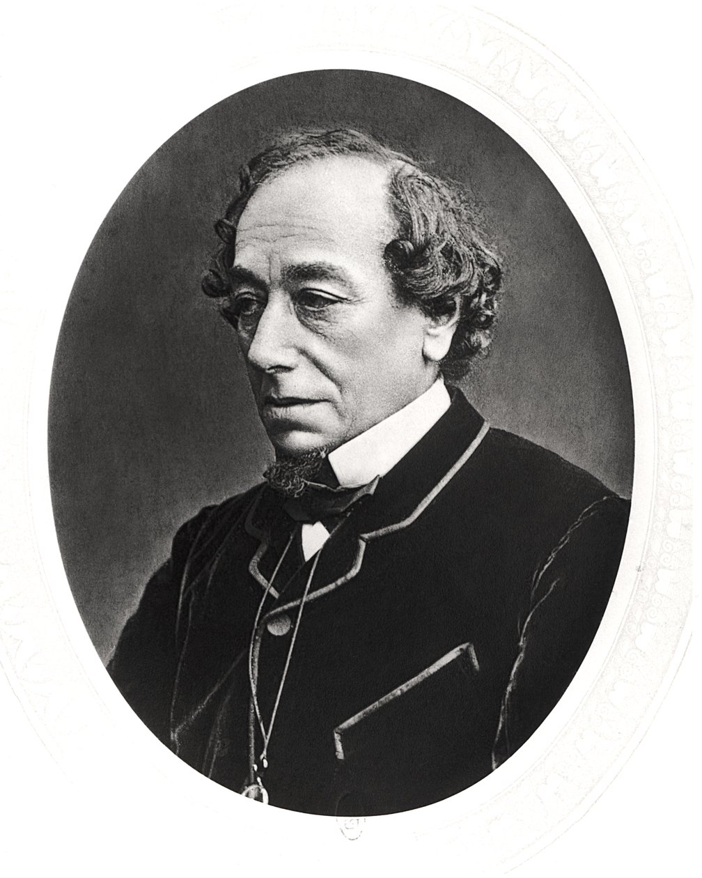 Benjamin Disraeli（1804-81）c.1874 作者 英国摄影师