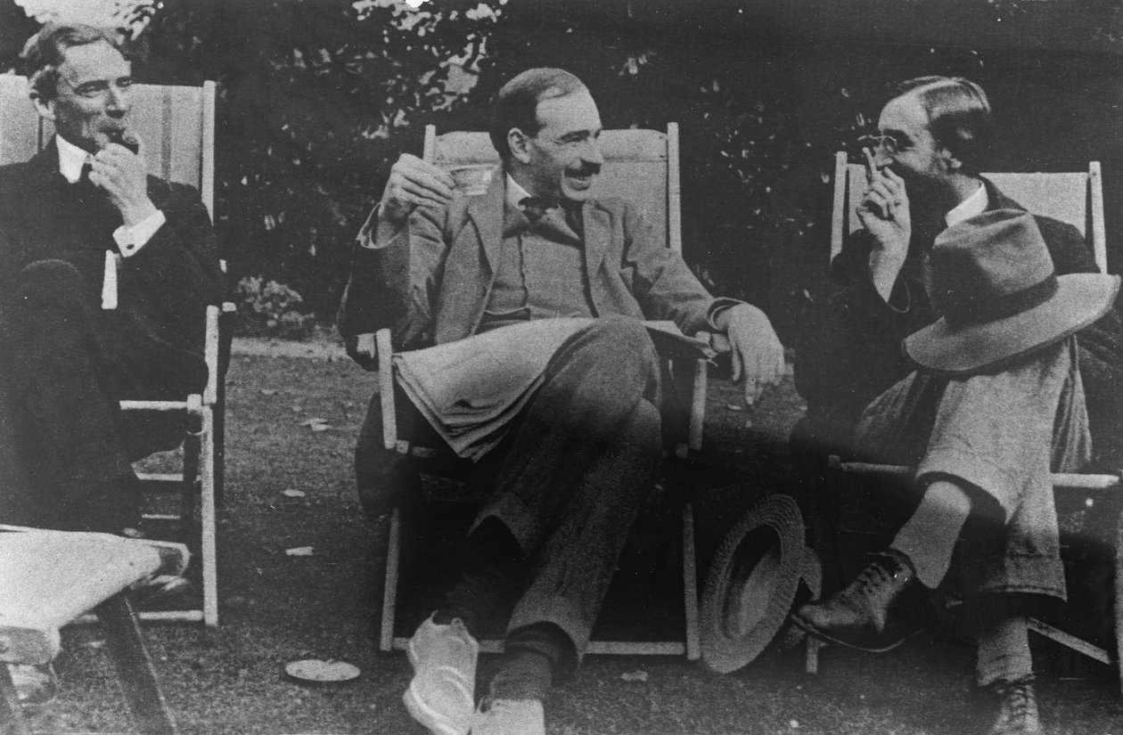 Bertrand Russell，JM Keynes和Lytton Strachey，c.1917 作者 英国摄影师