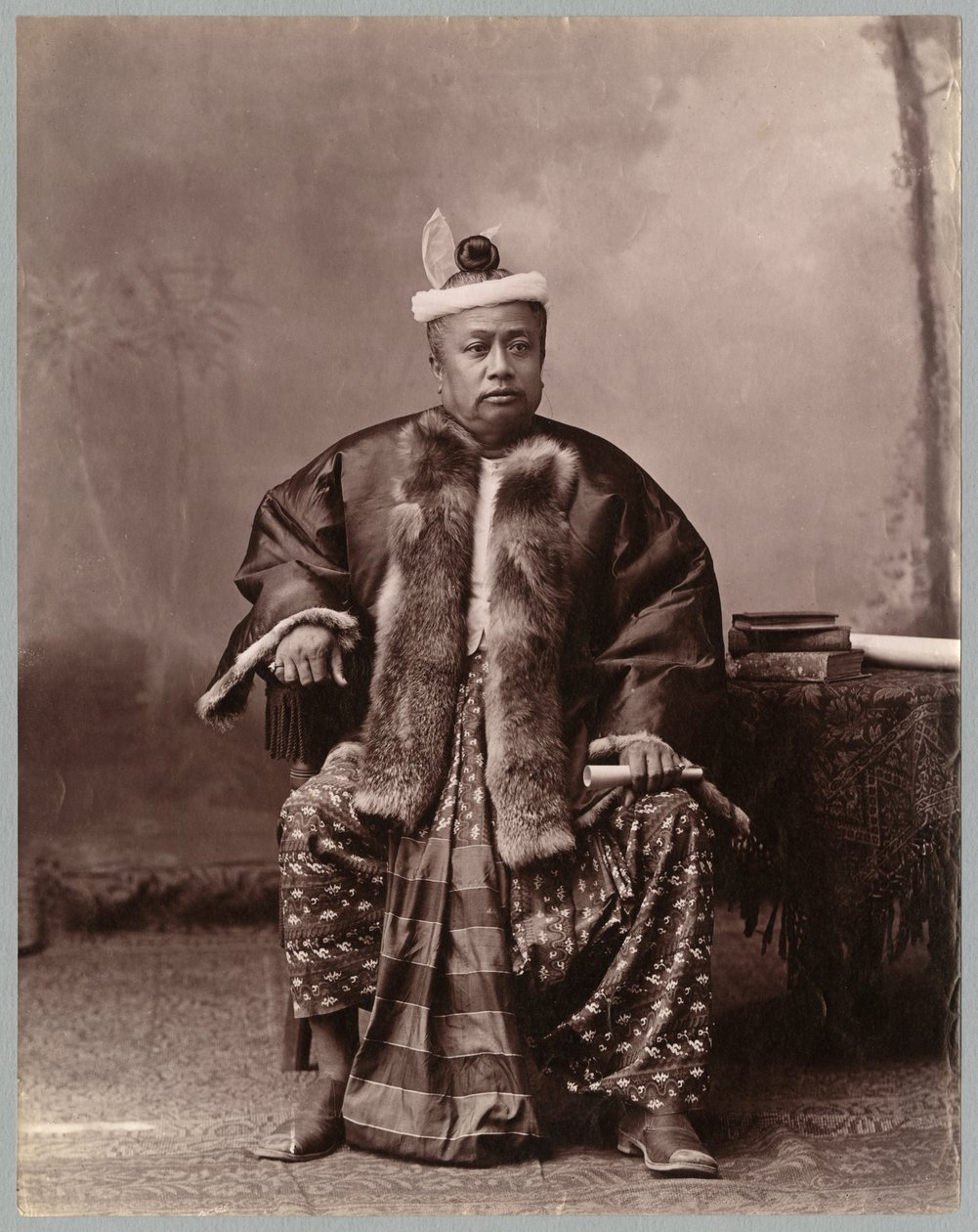 缅甸县长，19世纪末（蛋白印刷品） 作者 英国摄影师