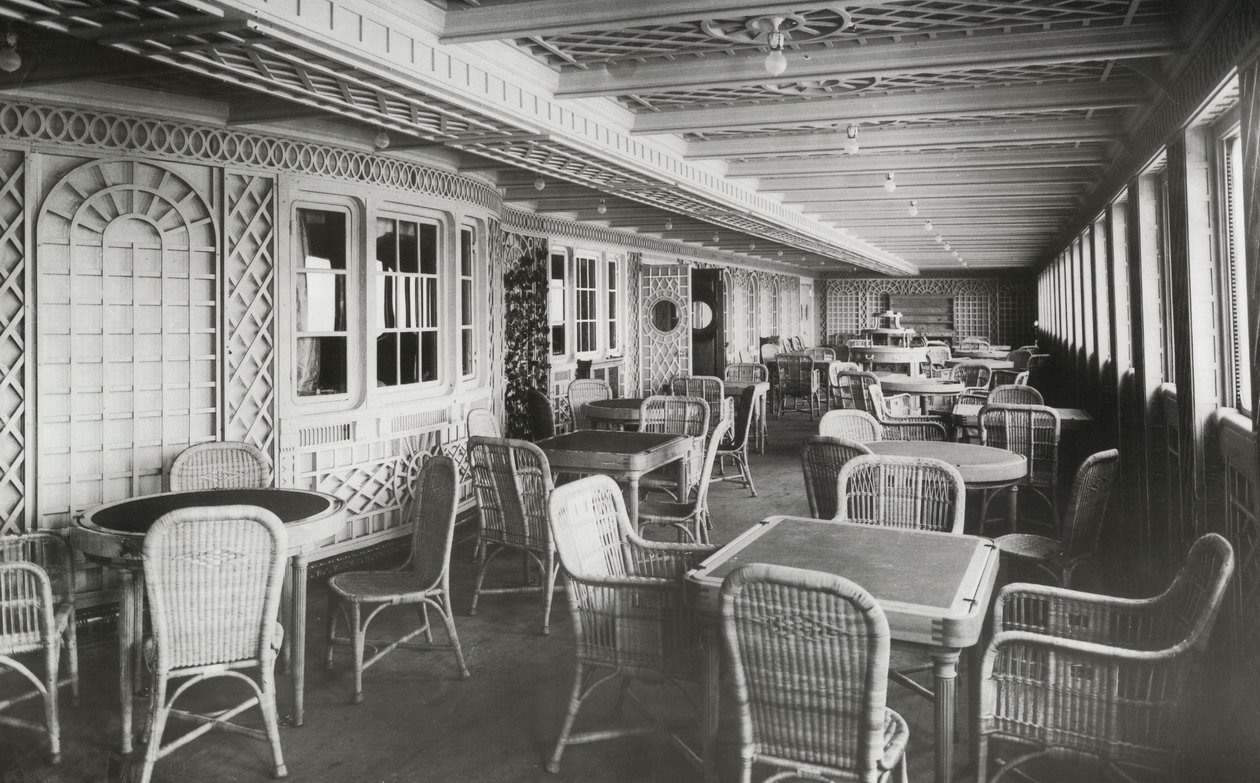 Cafe Parisien on RMS Titanic，1912年1月4日 作者 英国摄影师