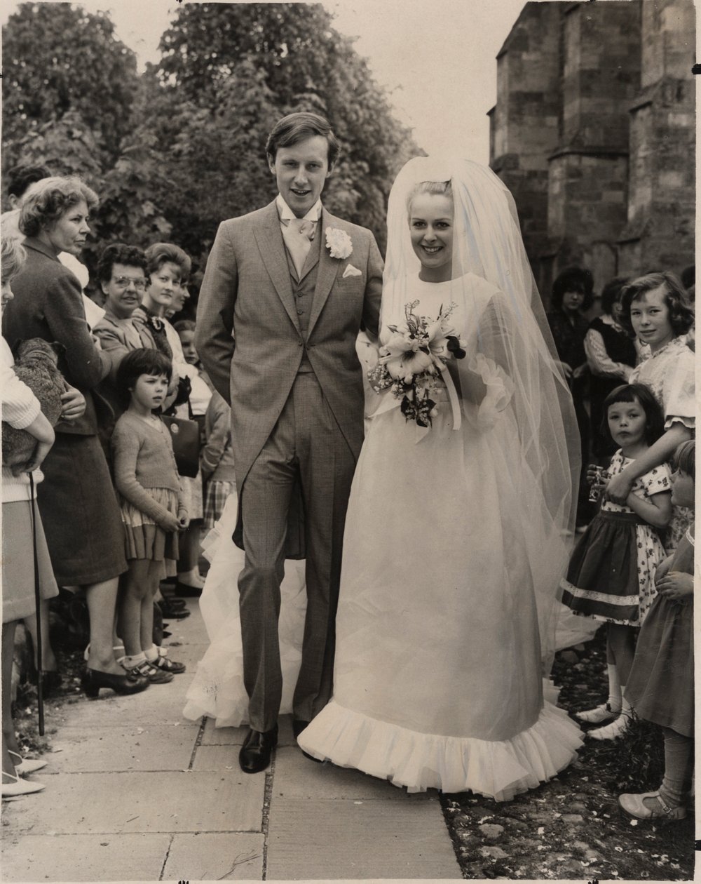 Belleville Couture的Candida Betjeman为她与Rupert Lycett Green的婚礼，1963年6月 作者 英国摄影师