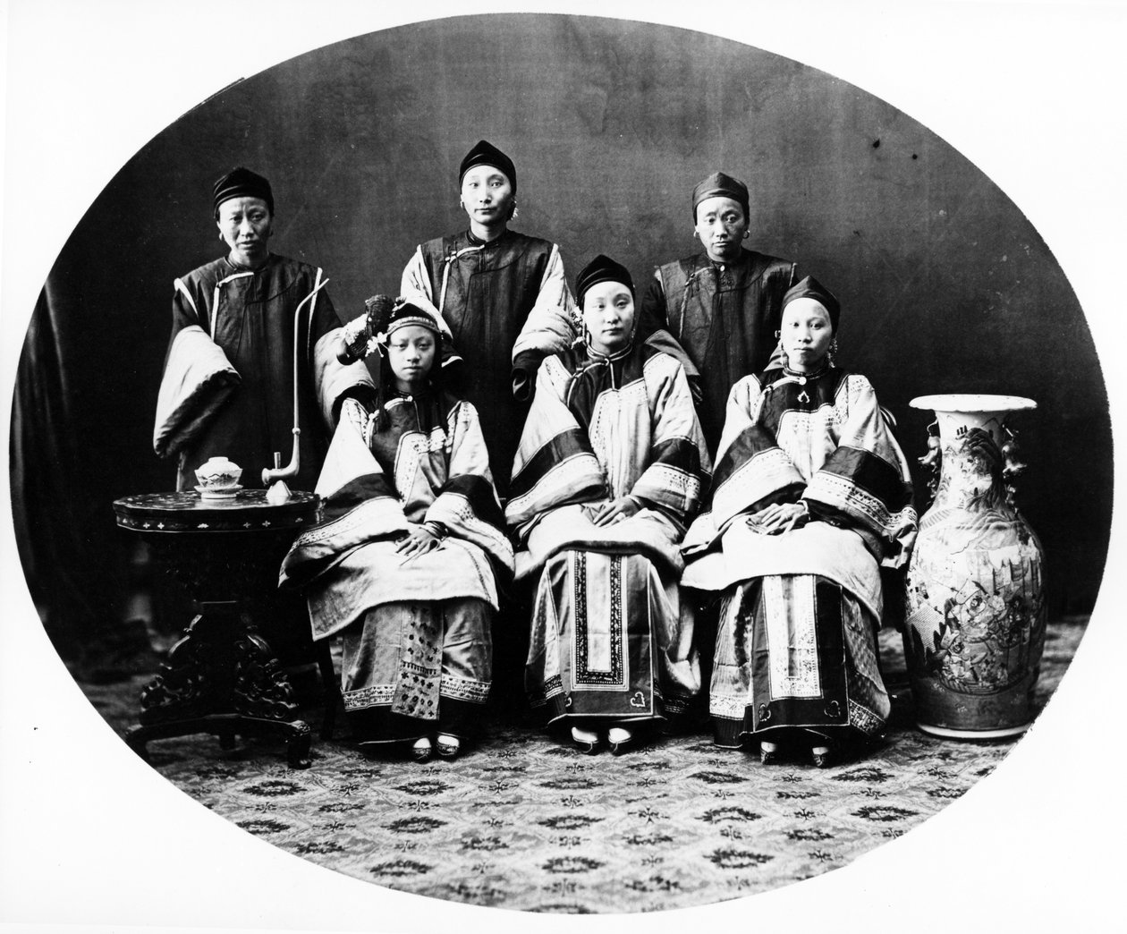 Celestial Ladies，Shanghai，c.1870 作者 英国摄影师