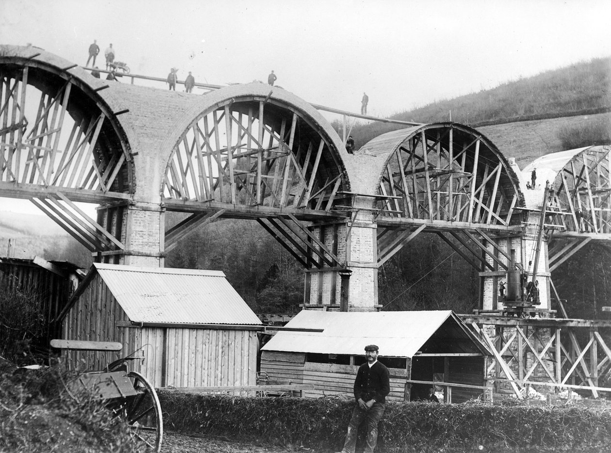 Chelfam Viaduct正在建设中，c.1896 作者 英国摄影师