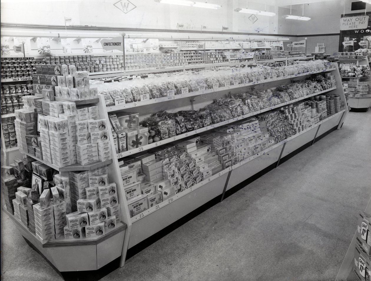 糖果过道，Woolworths商店，1956年 作者 英国摄影师