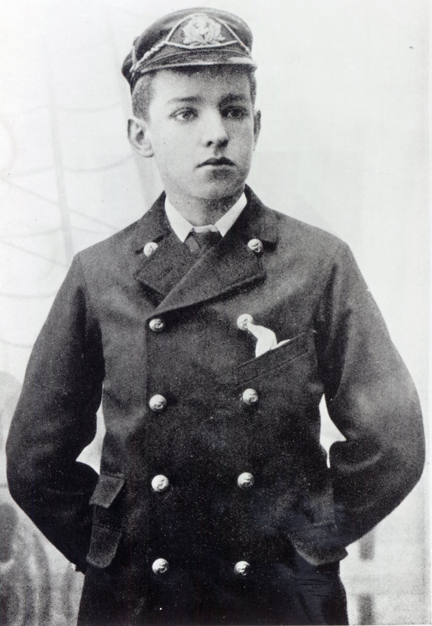 16岁的欧内斯特·沙克尔顿穿着他的白色星线制服，1890年 作者 英国摄影师