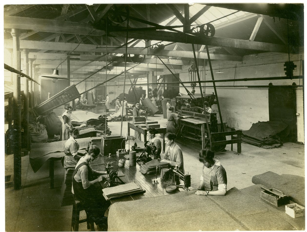 毛毡整理部门，Long Meadow mill，1923 作者 英国摄影师
