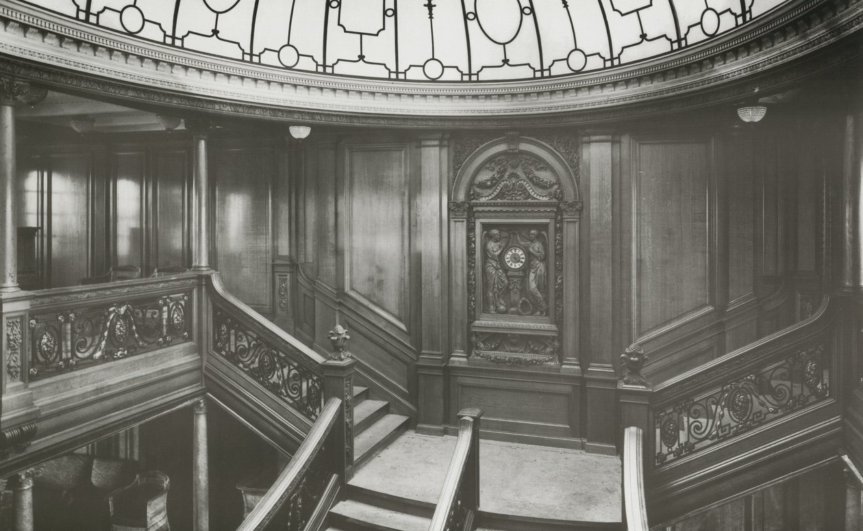 1912年1月4日，奥林匹克运动会上的头等舱楼梯 作者 英国摄影师