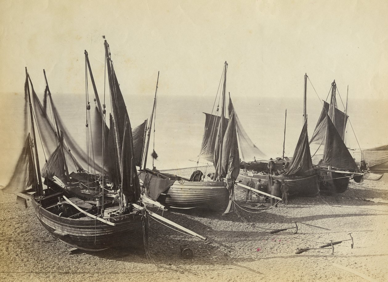 在Shoreham-by-Sea，1880年（照片）将渔船拉到海滩上 作者 英国摄影师