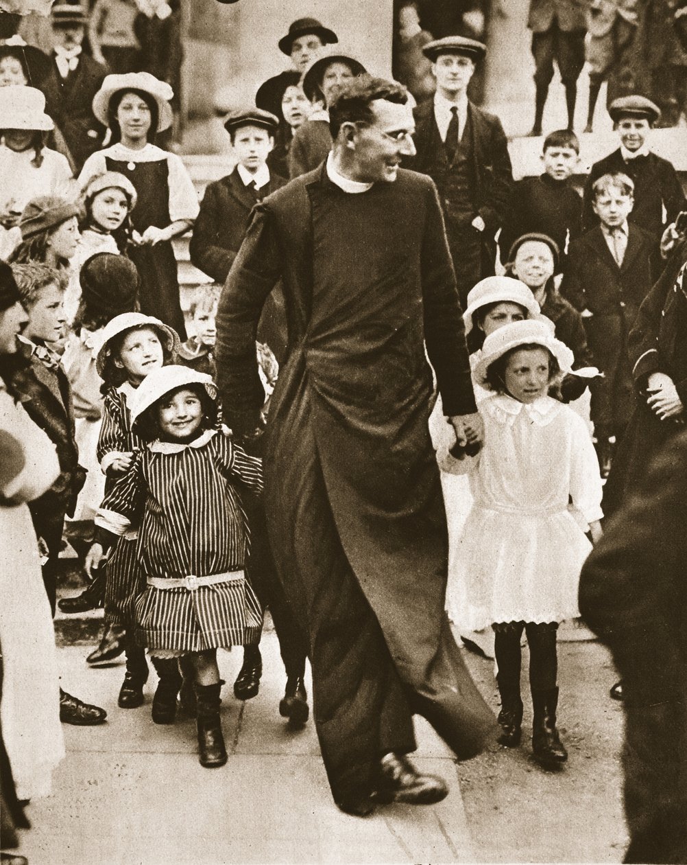 从圣埃洛伊（St. Eloi）到圣保罗（St. Pauls）的战场，德普特福德（Deptford）：来自The Illustrated War News，pub的Rev. EN Mellish，VC。 1916年6月14日（棕褐色照片） 作者 英国摄影师