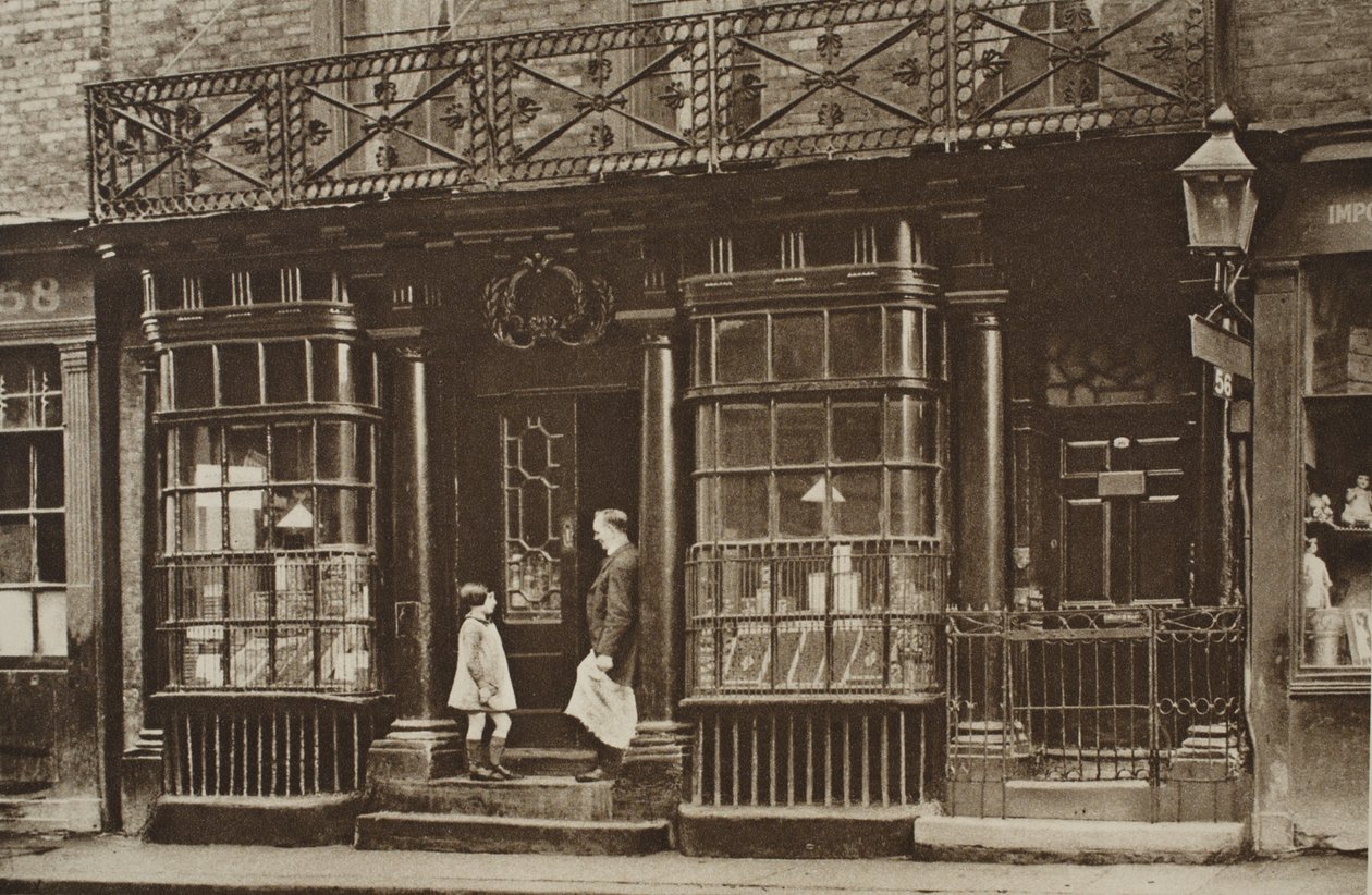 位于Bishopsgate的56 Artillery Lane的杂货店，来自Wonderful London，1926-27出版（照相凹版） 作者 英国摄影师