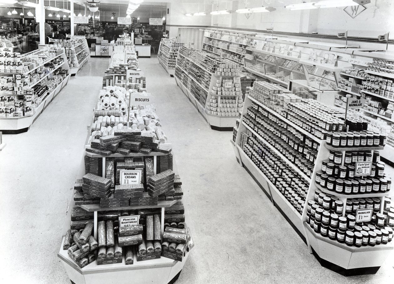 内部的Woolworths商店，1956年 作者 英国摄影师
