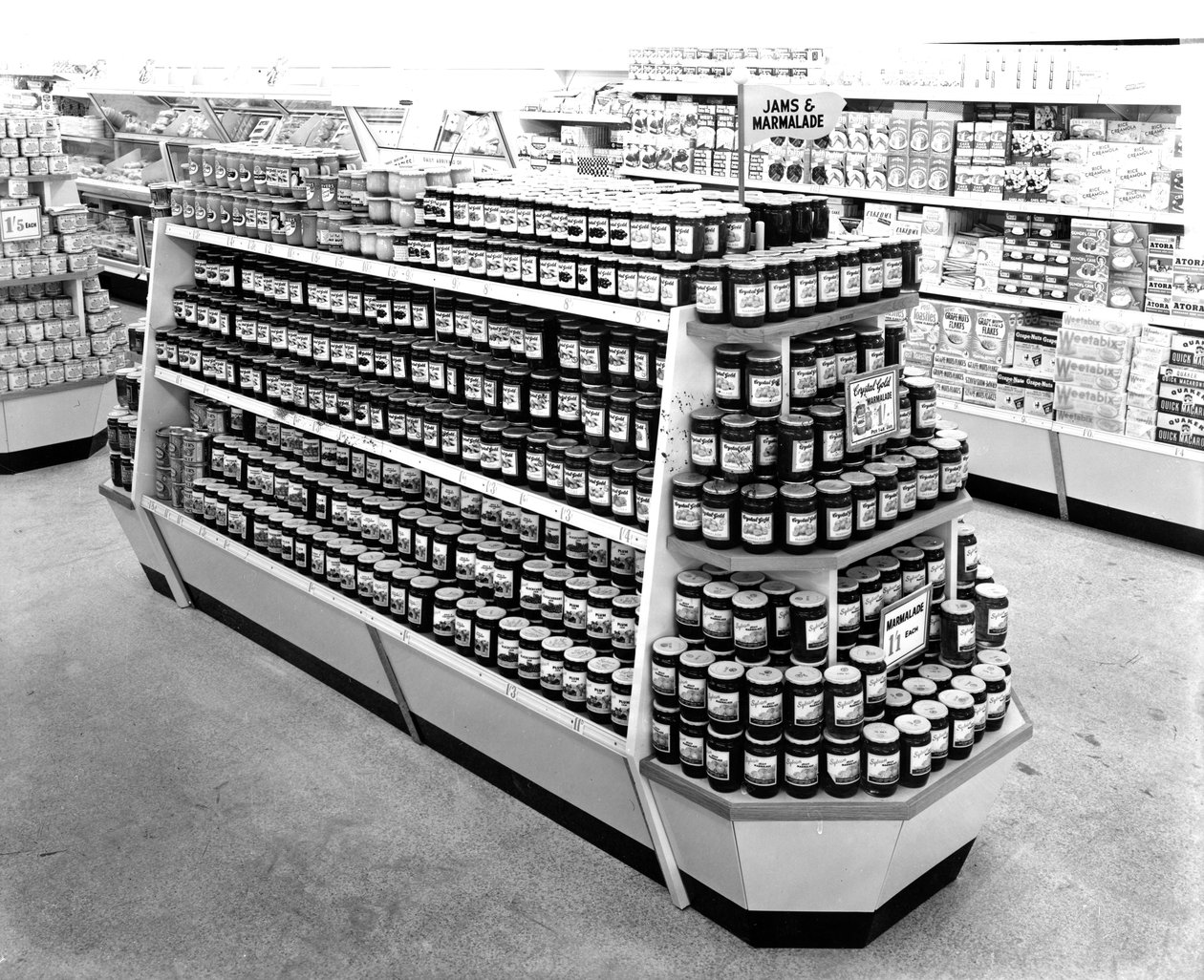 Jam and Marmalade aisle，Woolworths商店，1956年 作者 英国摄影师