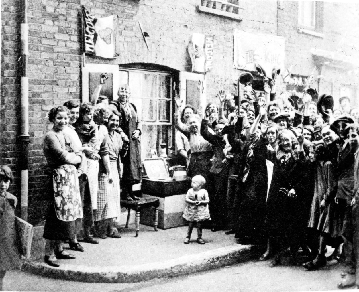 1935年5月12日在东区的银禧装饰 作者 英国摄影师