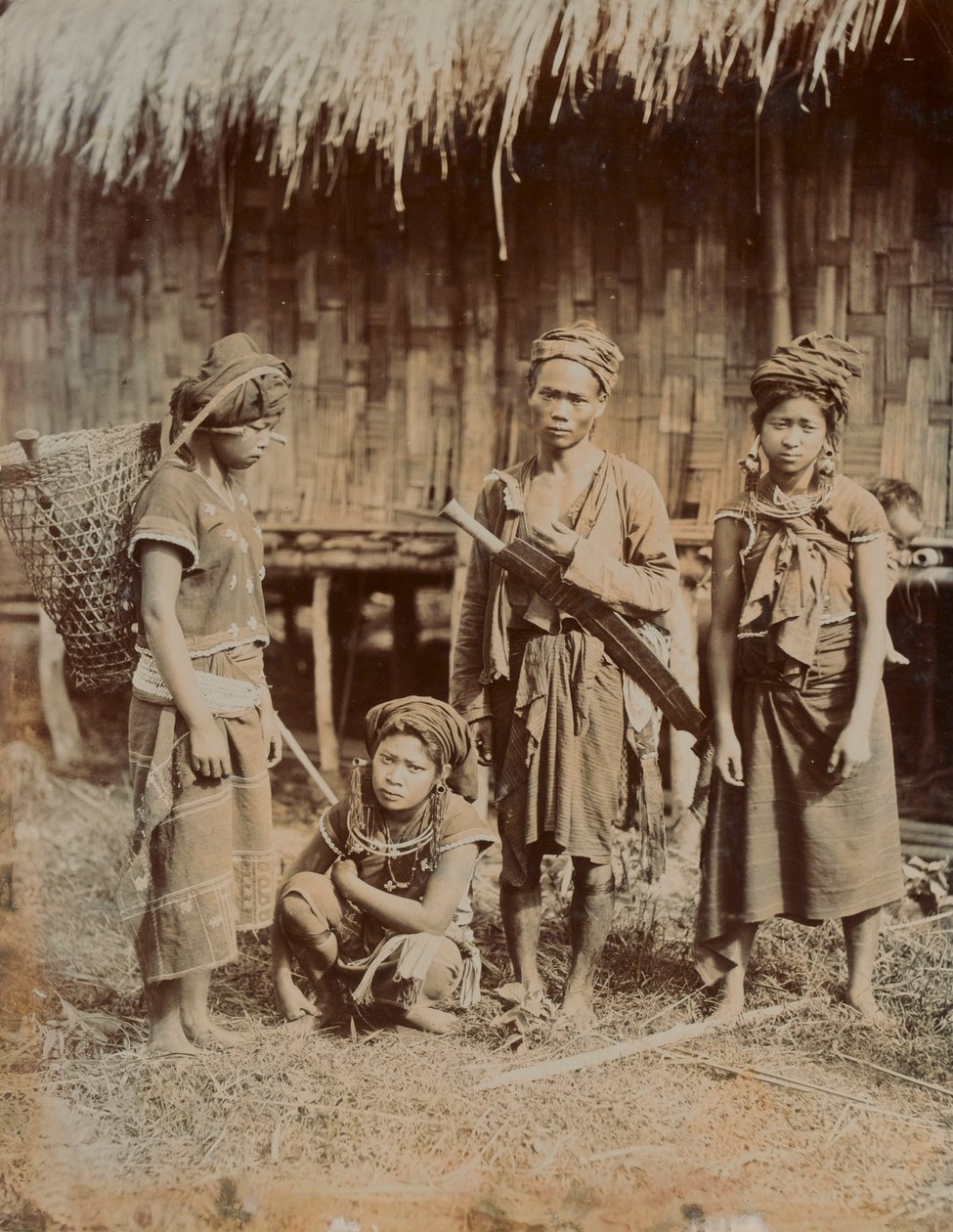 1905年，加隆，绅士和三位女士 作者 英国摄影师