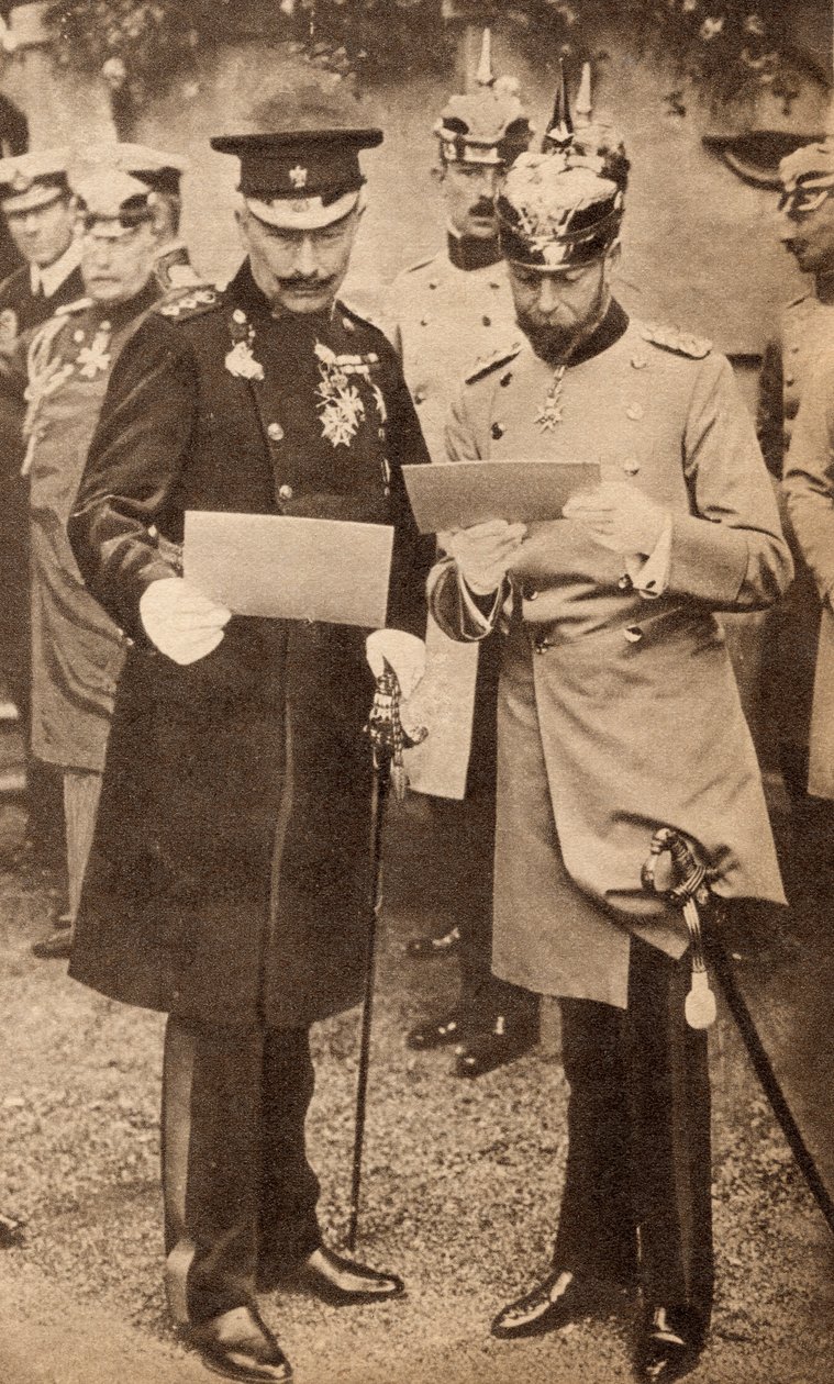 国王乔治五世和威廉二世于1913年在德国讨论行动命令，插图来自“乔治五世的生活”，1935年出版 作者 英国摄影师