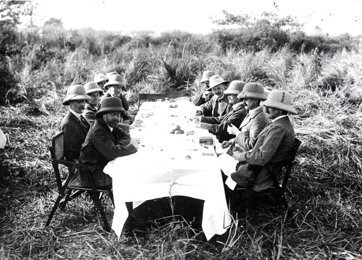 乔治五世国王在1911年的老虎射击期间在奇旺谷吃午餐 作者 英国摄影师