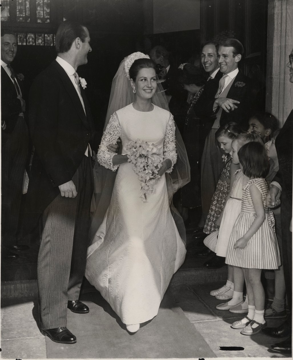 Lady Philippa Wallop身着Belleville Couture婚纱， 作者 英国摄影师
