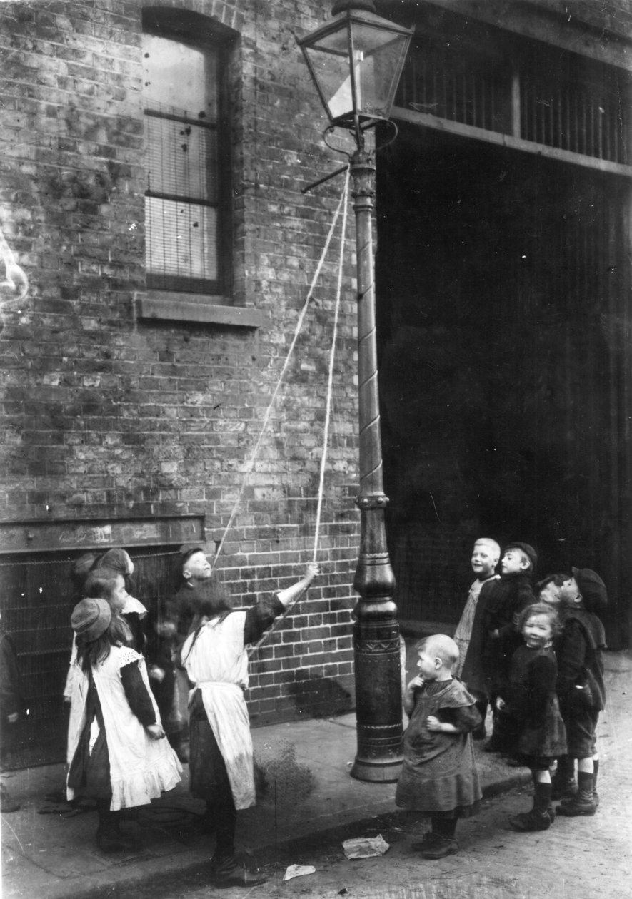 伦敦贫民窟，c.1900 作者 英国摄影师