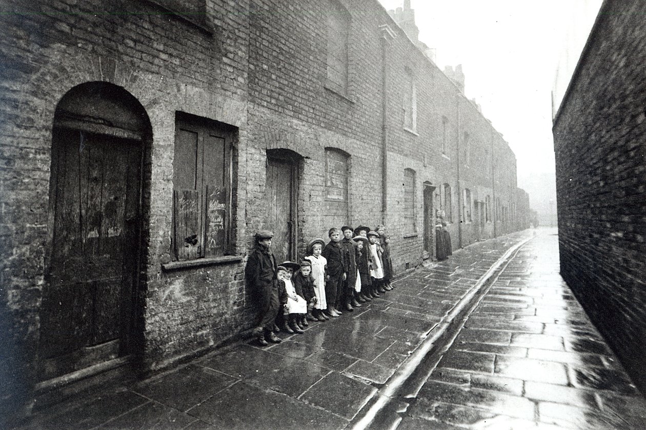 伦敦贫民窟，c.1900 作者 英国摄影师
