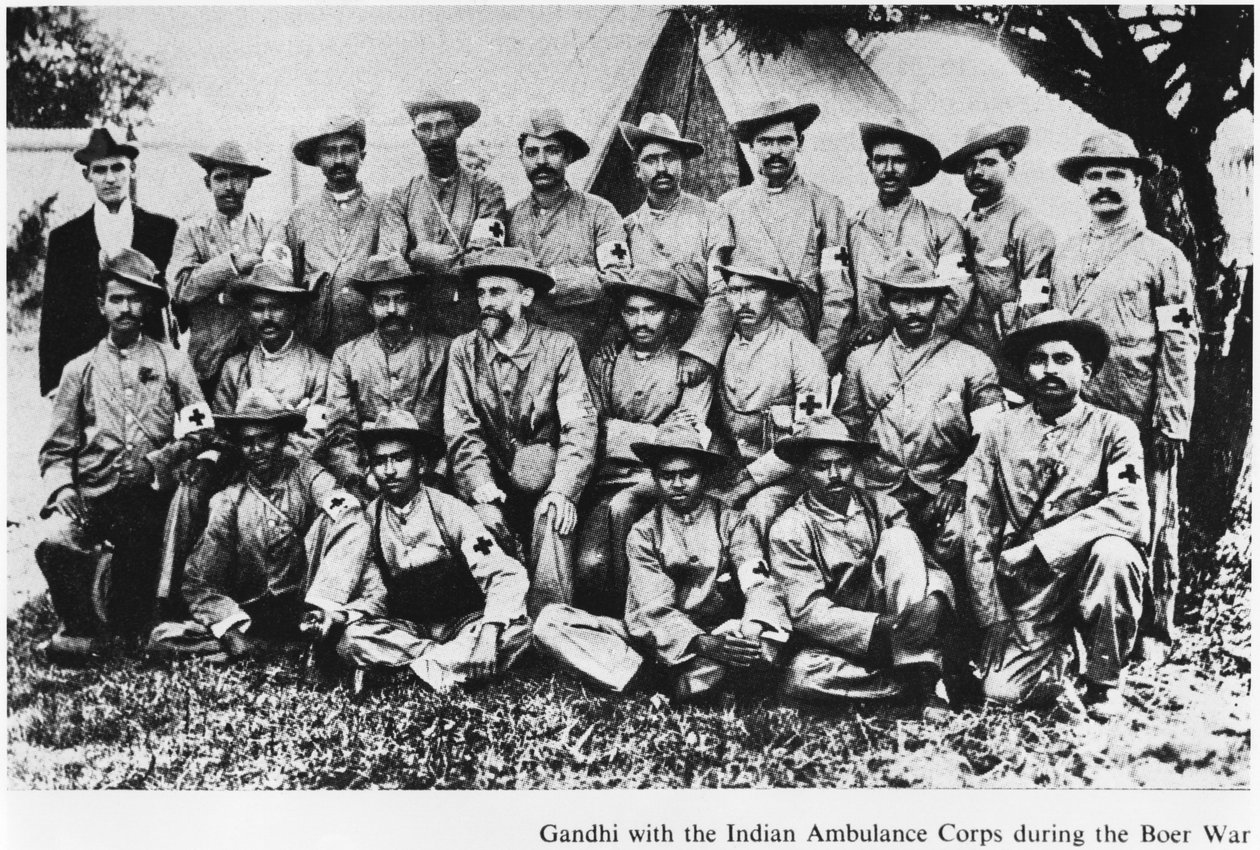圣雄甘地（1869-1948）与印度救护队在布尔战争期间，南非，1899年 作者 英国摄影师