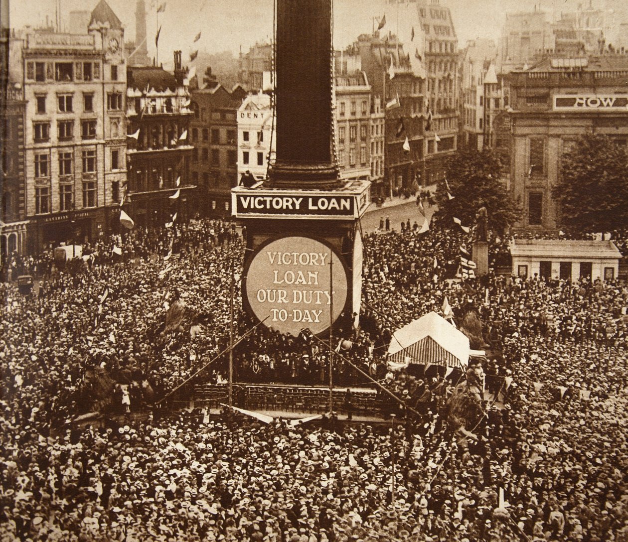 新年前夜，特拉法加广场，1919年胜利贷款是一个债券发行，以支付第一次世界大战的费用;它在三天内筹集了数百万美元;募集资金总额为百万; 700 作者 英国摄影师