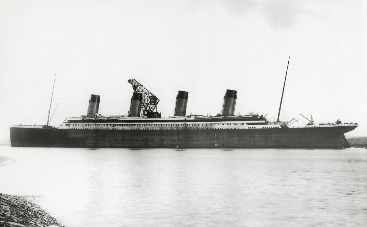 RMS泰坦尼克号即将完成，1912年1月8日 作者 英国摄影师