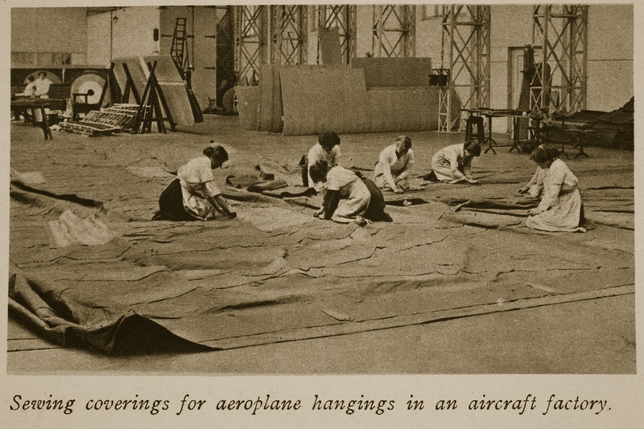 1914-19飞机工厂飞机挂钩缝纫覆盖物 作者 英国摄影师