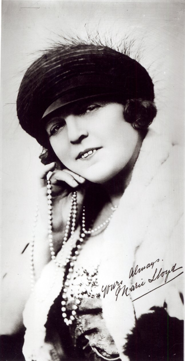 Marie Lloyd签名照片（1870-1922） 作者 英国摄影师