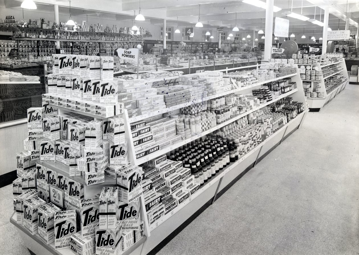 肥皂粉过道，Woolworths商店，1956年 作者 英国摄影师