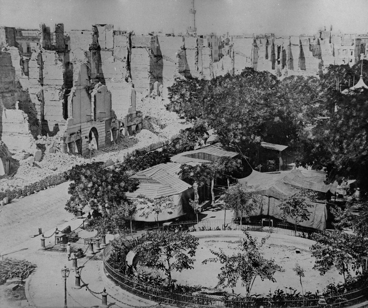 广场被英国轰炸，亚历山大，1882年摧毁 作者 英国摄影师