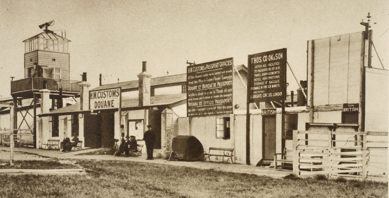 1925年伦敦机场海关办公室（sepia photo） 作者 英国摄影师