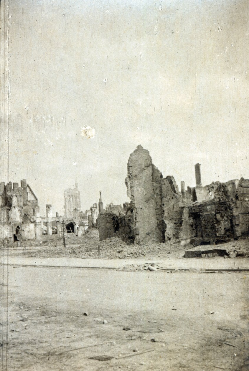 广场，伊普尔，1915年6月 作者 英国摄影师