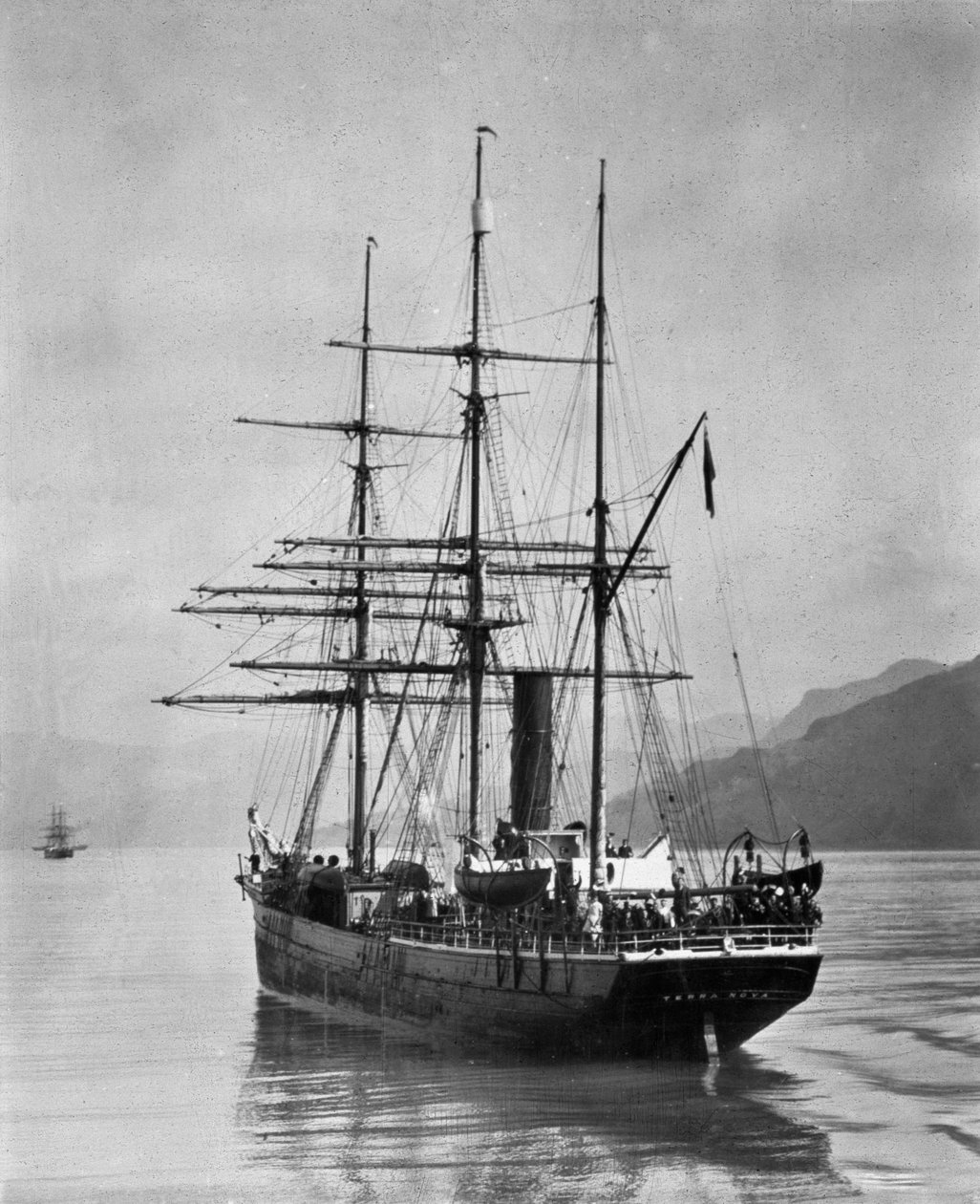 1910年，斯科特在南极水域航行的Terra Nova航行 作者 英国摄影师