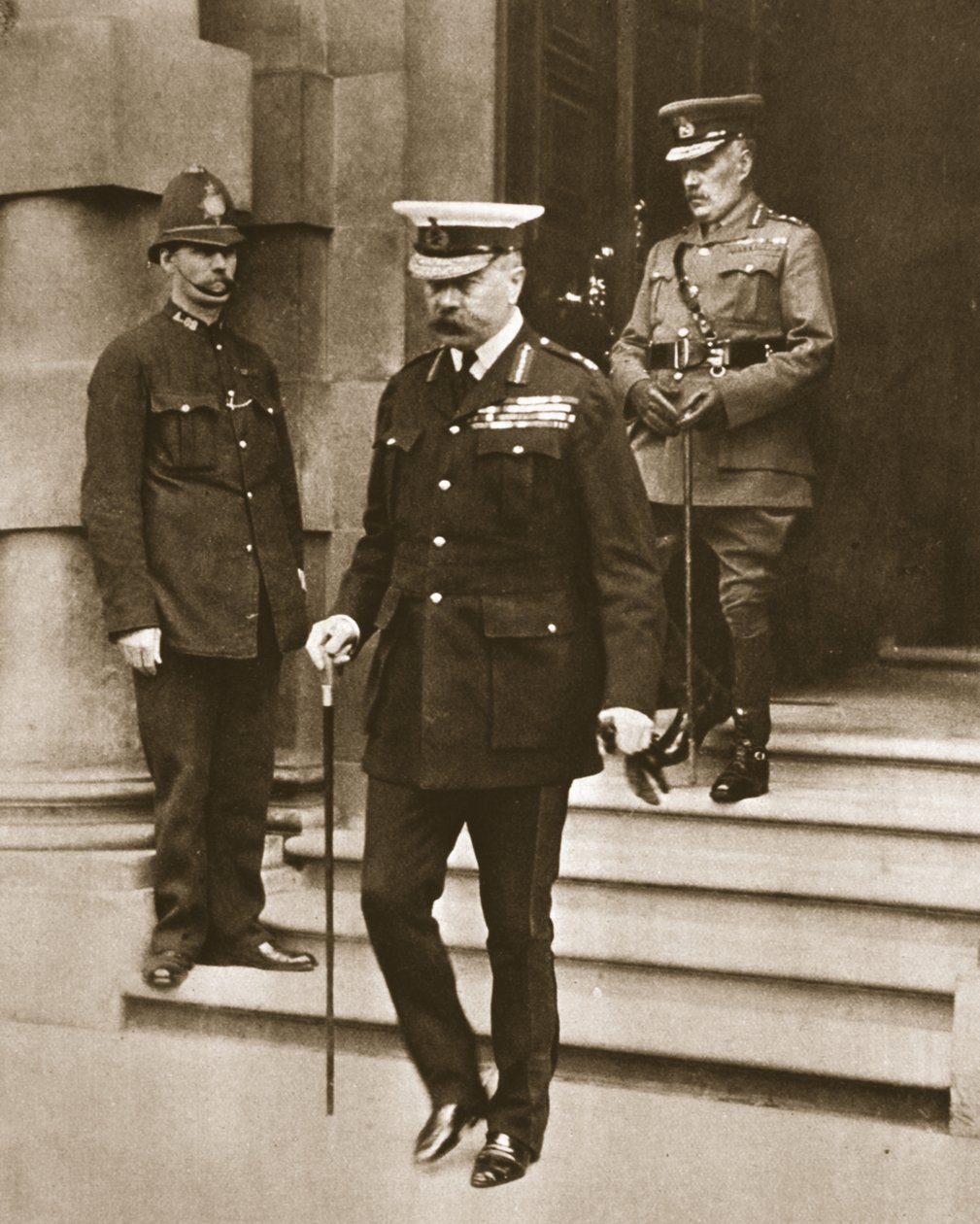 基奇纳勋爵的最后一张照片，来自1916年6月14日的“画报”战争新闻（sepia photo） 作者 英国摄影师