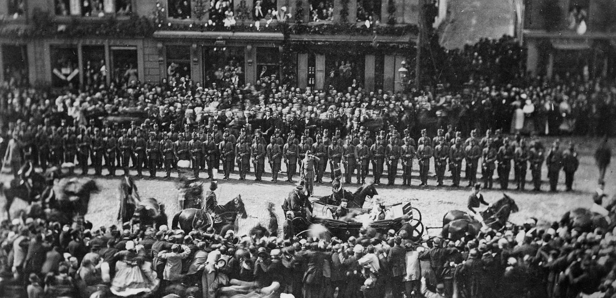 广场，凯尔索，1867年8月21日 作者 英国摄影师