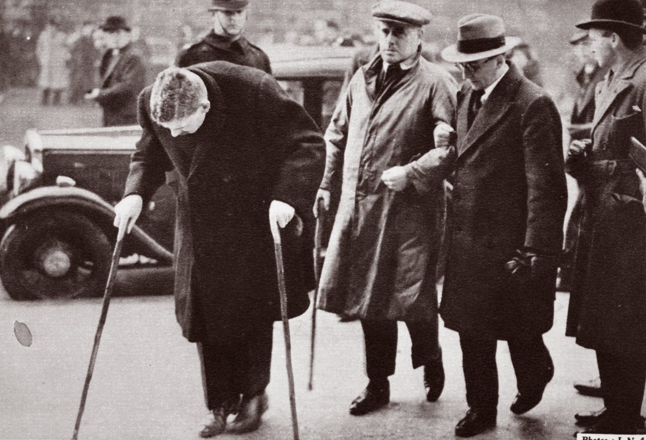 那些在1936年乔治五世躺着的时候，那些能够避开威斯敏斯特大厅外人群的人 作者 英国摄影师