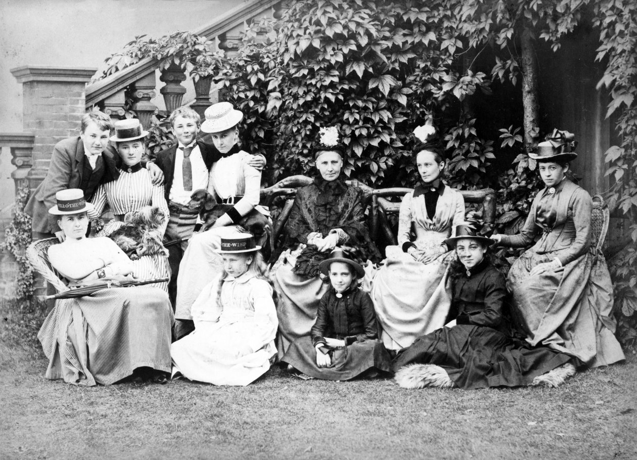 维多利亚时代的集体肖像，1890年 作者 英国摄影师