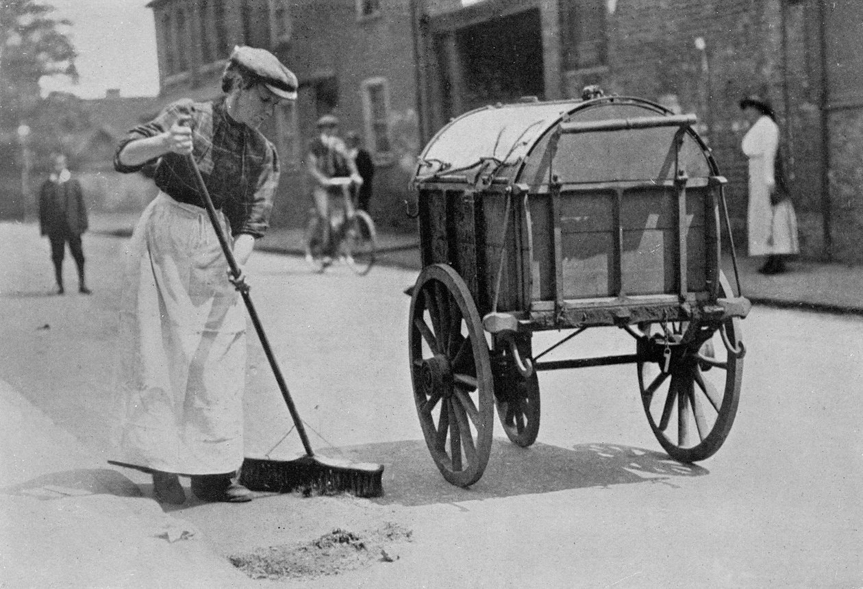 女性Roadsweepers，战争办公室照片，1916年 作者 英国摄影师